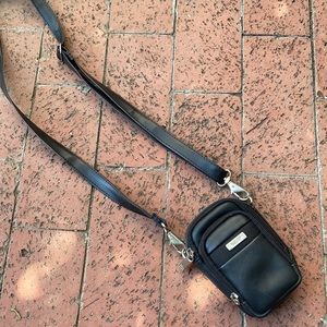 Vintage Y2K Reaction Kenneth Cole Camera Travel Case Black Mini Bag Crossbody